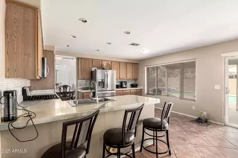 Kitchen - 4604 E Summerhaven Dr, Phoenix, AZ 85044 photo 4 of 4