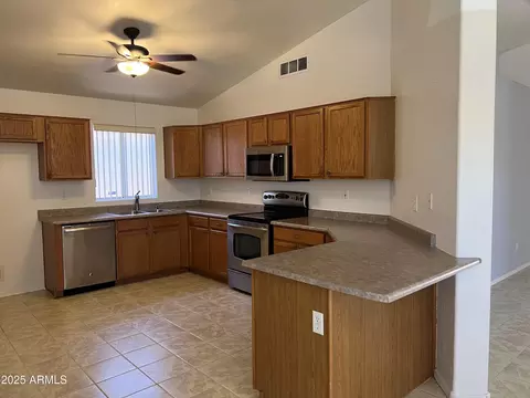Kitchen - 2221 E Union Hills Dr #165, Phoenix, AZ 85024 photo 4 of 5