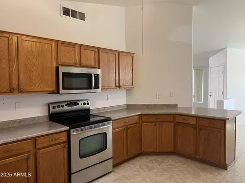 Kitchen - 2221 E Union Hills Dr #165, Phoenix, AZ 85024 photo 5 of 5