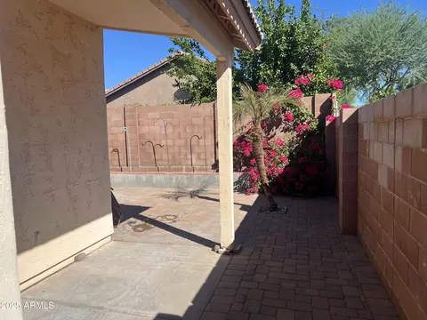 Exterior - 2221 E Union Hills Dr #165, Phoenix, AZ 85024 photo 7 of 8