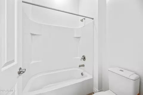 Bath - 909 E Bridgeport Pkwy, Gilbert, AZ 85295 photo 6 of 7