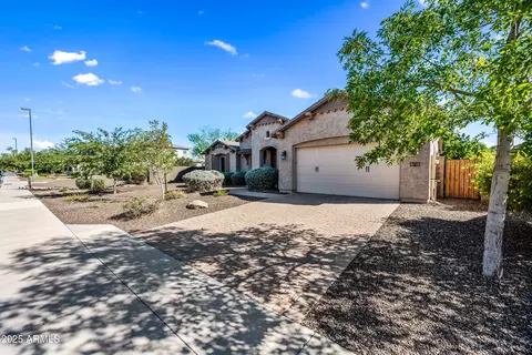 Exterior - 909 E Bridgeport Pkwy, Gilbert, AZ 85295 photo 7 of 8