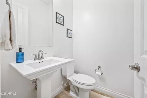 Bath - 909 E Bridgeport Pkwy, Gilbert, AZ 85295 photo 7 of 7