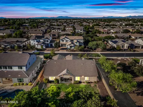 View/Area - 909 E Bridgeport Pkwy, Gilbert, AZ 85295 photo 2 of 8