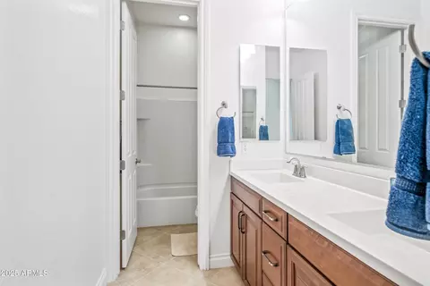 Bath - 909 E Bridgeport Pkwy, Gilbert, AZ 85295 photo 5 of 7