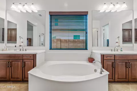 Bath - 909 E Bridgeport Pkwy, Gilbert, AZ 85295 photo 2 of 7