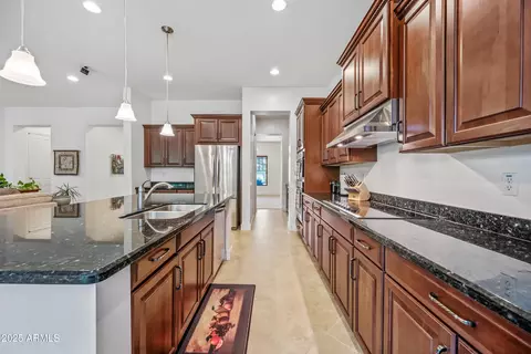 Kitchen - 909 E Bridgeport Pkwy, Gilbert, AZ 85295 photo 4 of 7