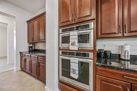 Kitchen - 909 E Bridgeport Pkwy, Gilbert, AZ 85295 photo 6 of 7