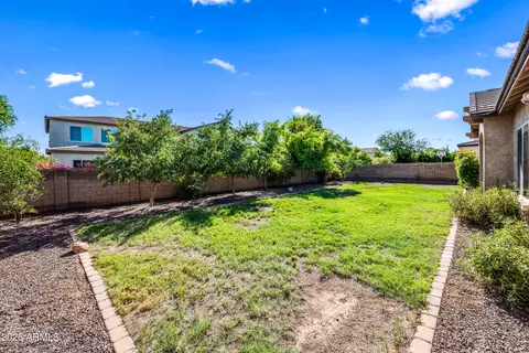 Exterior - 909 E Bridgeport Pkwy, Gilbert, AZ 85295 photo 4 of 8
