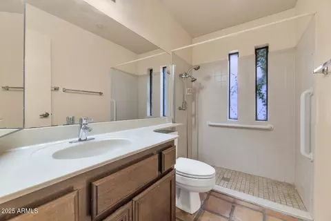 Bath - 919 E Bluefield Ave, Phoenix, AZ 85022 photo 1 of 1