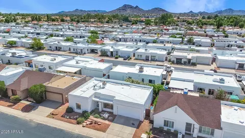 View/Area - 919 E Bluefield Ave, Phoenix, AZ 85022 photo 2 of 7