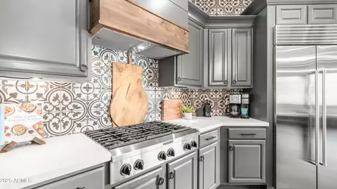 Kitchen - 8720 E Norcroft Cir, Mesa, AZ 85207 photo 6 of 8