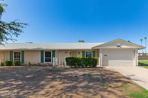 10215 W Kingswood Cir, Sun City, AZ 85351
