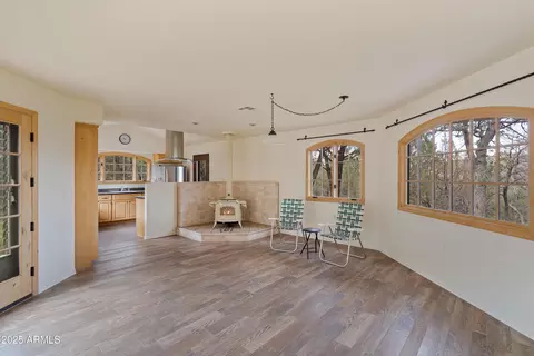 Living - 68 E Folklore Trl, Hereford, AZ 85615 photo 2 of 8