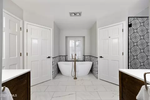 Bath - 3508 Encanto St, Mesa, AZ 85213 photo 1 of 6