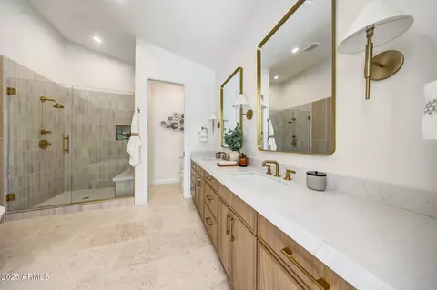 Bath - 6050 E Hollyhock St, Phoenix, AZ 85018 photo 1 of 8