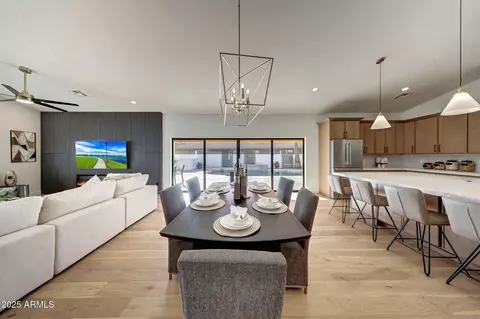 Dining - 6050 E Hollyhock St, Phoenix, AZ 85018 photo 1 of 3