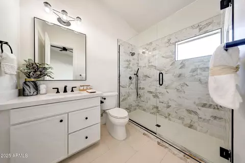 Bath - 6050 E Hollyhock St, Phoenix, AZ 85018 photo 6 of 8
