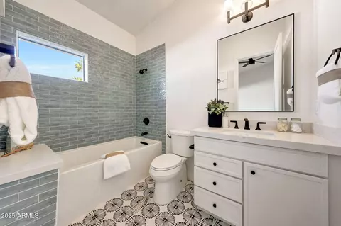 Bath - 6050 E Hollyhock St, Phoenix, AZ 85018 photo 7 of 8