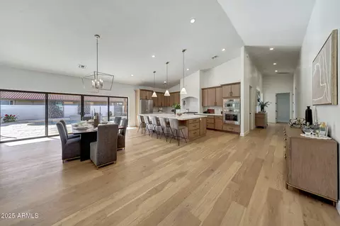Dining - 6050 E Hollyhock St, Phoenix, AZ 85018 photo 3 of 3