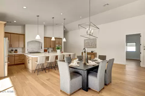 Dining - 6050 E Hollyhock St, Phoenix, AZ 85018 photo 2 of 3