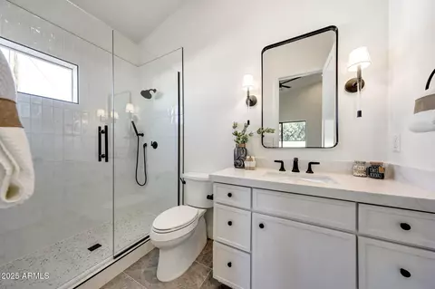 Bath - 6050 E Hollyhock St, Phoenix, AZ 85018 photo 8 of 8