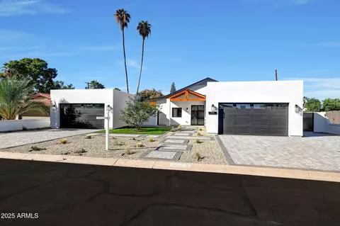 6050 E Hollyhock St, Phoenix, AZ 85018