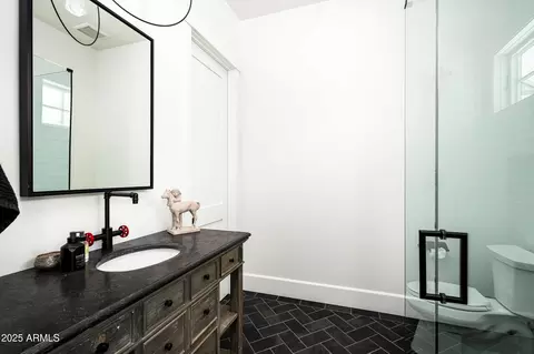 Bath - 4536 N 49th Pl, Phoenix, AZ 85018 photo 6 of 9