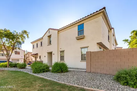 Exterior - 2868 E Dunbar Dr, Phoenix, AZ 85042 photo 1 of 9