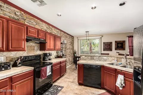 Kitchen - 2868 E Dunbar Dr, Phoenix, AZ 85042 photo 3 of 3