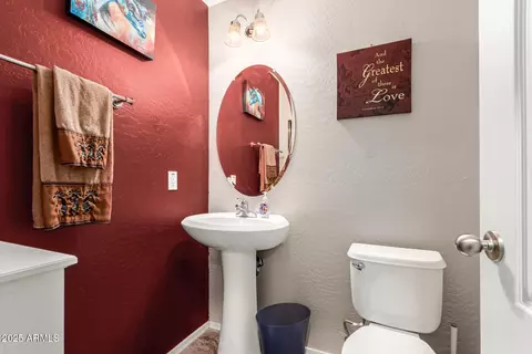 Bath - 2868 E Dunbar Dr, Phoenix, AZ 85042 photo 1 of 3