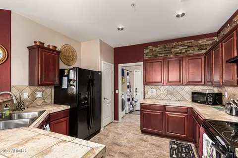 Kitchen - 2868 E Dunbar Dr, Phoenix, AZ 85042 photo 1 of 3