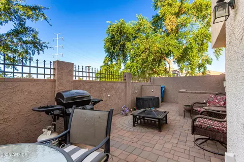 Exterior - 2868 E Dunbar Dr, Phoenix, AZ 85042 photo 4 of 9
