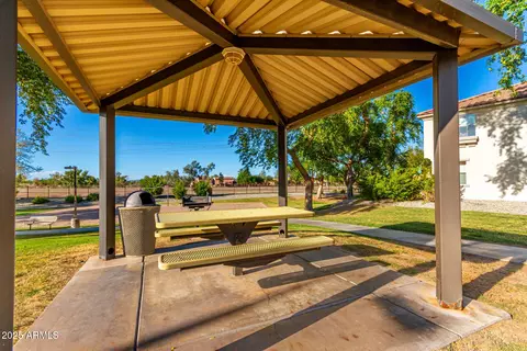 View/Area - 2868 E Dunbar Dr, Phoenix, AZ 85042 photo 1 of 2