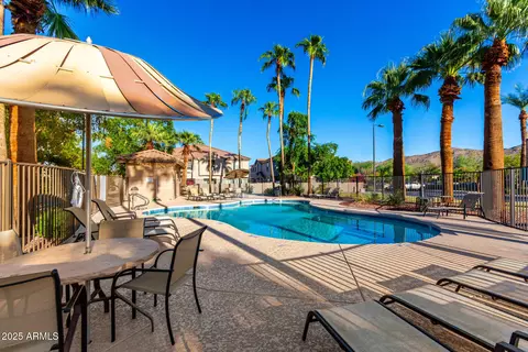 Exterior - 2868 E Dunbar Dr, Phoenix, AZ 85042 photo 8 of 9