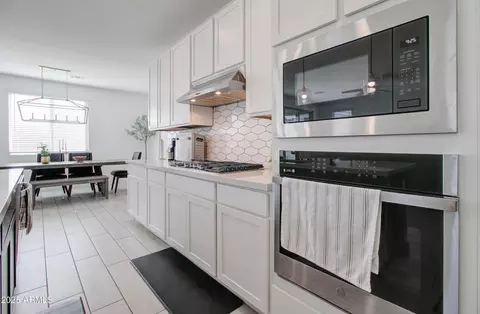Kitchen - 9817 E Sunspot Dr, Mesa, AZ 85212 photo 2 of 4