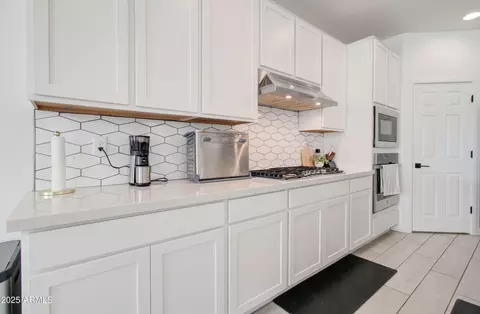 Kitchen - 9817 E Sunspot Dr, Mesa, AZ 85212 photo 1 of 4