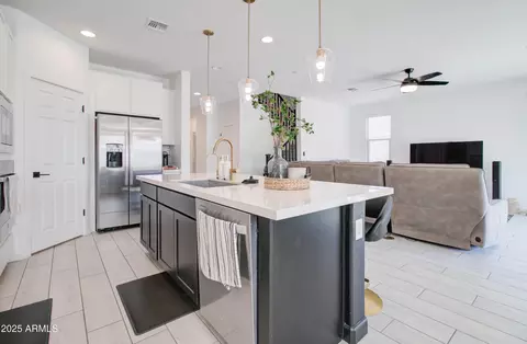 Kitchen - 9817 E Sunspot Dr, Mesa, AZ 85212 photo 3 of 4