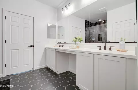 Bath - 9817 E Sunspot Dr, Mesa, AZ 85212 photo 2 of 5
