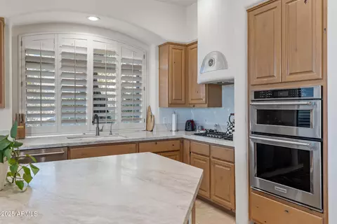 Kitchen - 1526 Eugie Ave, Phoenix, AZ 85022 photo 4 of 5