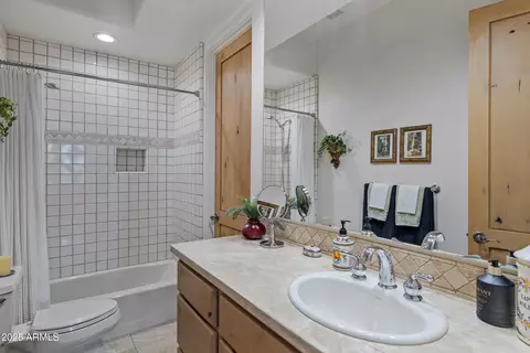 Bath - 1526 Eugie Ave, Phoenix, AZ 85022 photo 4 of 6