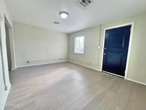 Living - 927 S 35th Ave, Phoenix, AZ 85009 photo 1 of 2