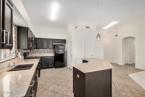 Kitchen - 261 W Windsor Dr, Gilbert, AZ 85233 photo 4 of 4
