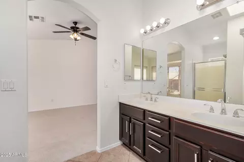 Bath - 261 W Windsor Dr, Gilbert, AZ 85233 photo 1 of 5