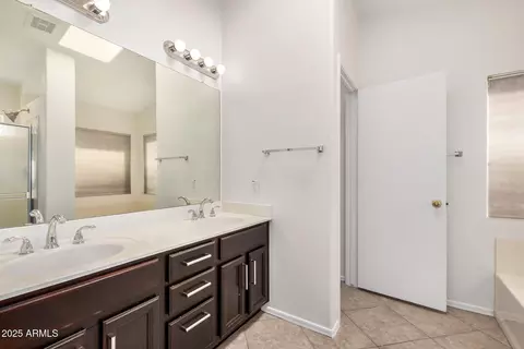 Bath - 261 W Windsor Dr, Gilbert, AZ 85233 photo 2 of 5