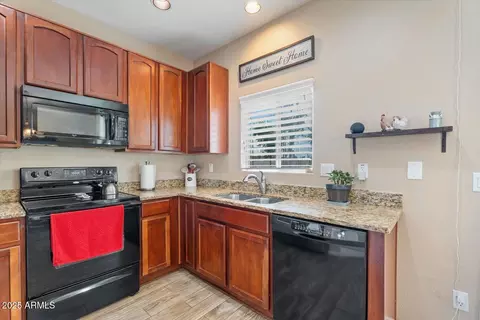Kitchen - 1138 S Olympic Dr, Gilbert, AZ 85296 photo 3 of 3