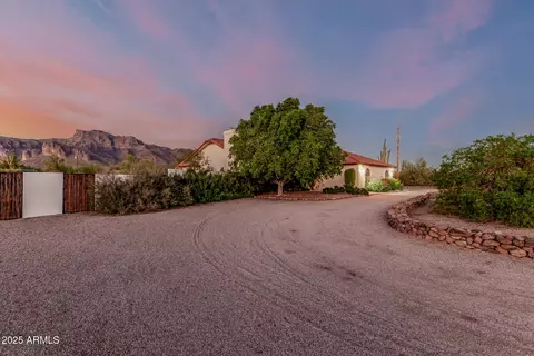 Exterior - 6190 E 22nd Ave, Apache Junction, AZ 85119 photo 6 of 32