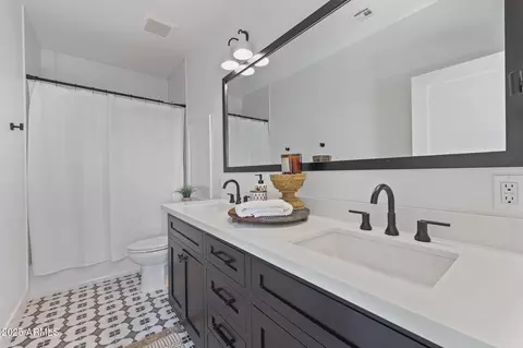 Bath - 4120 E Fairmount Ave, Phoenix, AZ 85018 photo 9 of 9