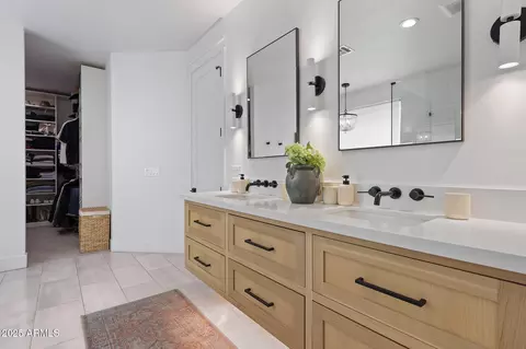 Bath - 4120 E Fairmount Ave, Phoenix, AZ 85018 photo 4 of 9