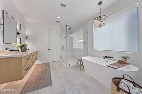 Bath - 4120 E Fairmount Ave, Phoenix, AZ 85018 photo 1 of 9